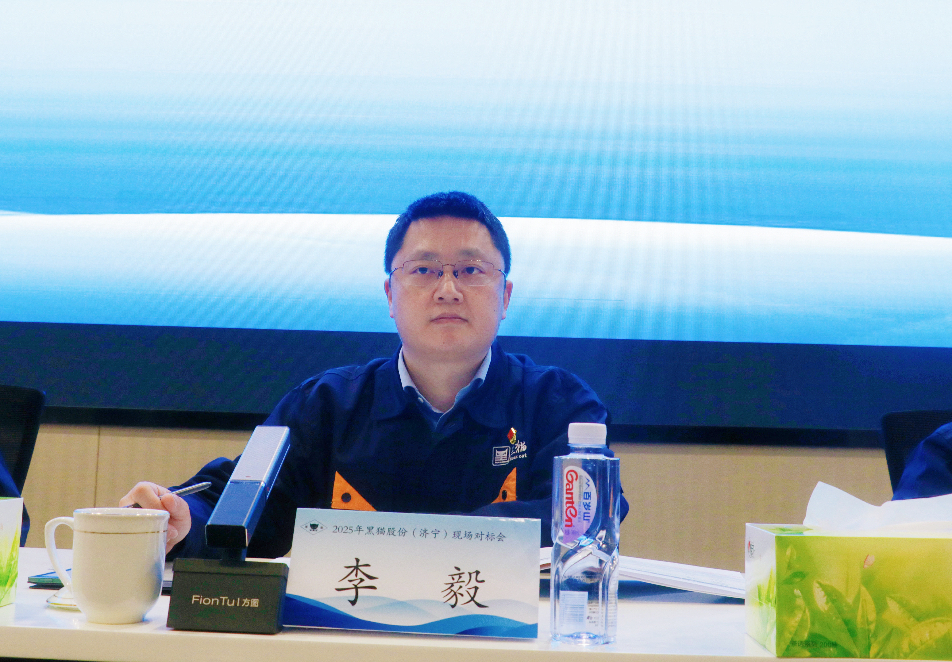 李毅講話.jpg