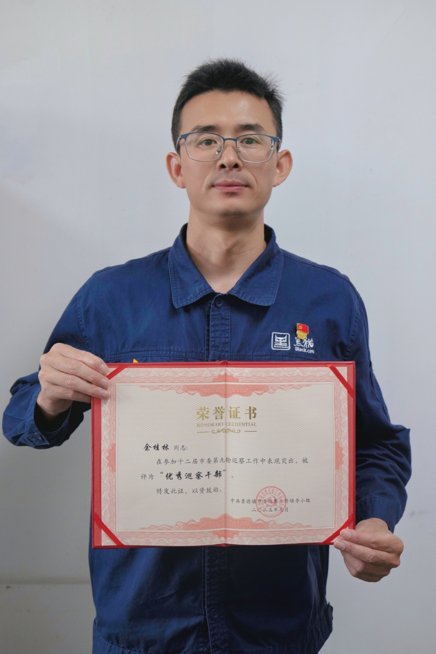 榮譽證書合影02.jpg